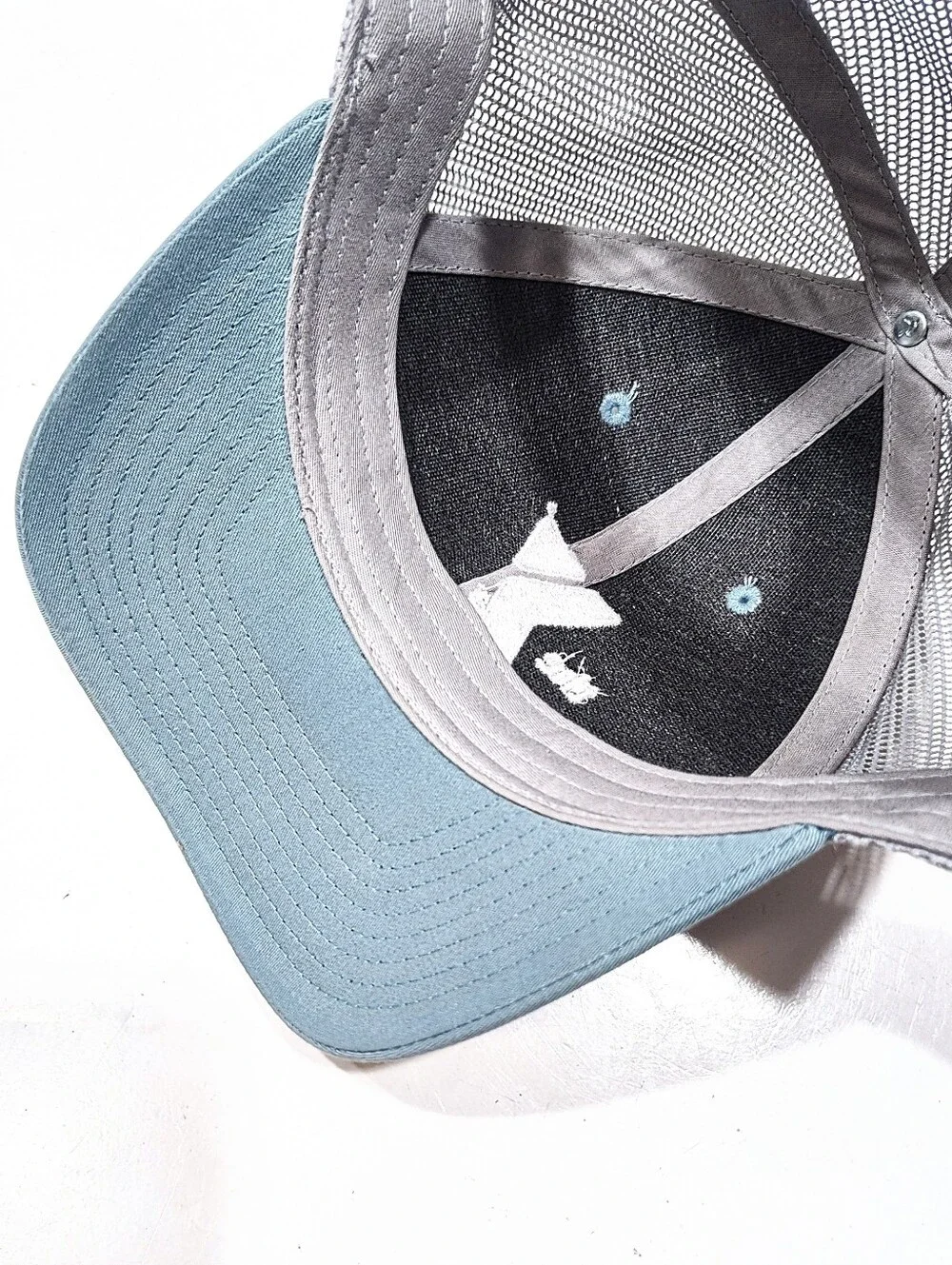 The YMCA Snapback Mesh Trucker Hat Baseball Cap M/L Adjustable Back Richardson